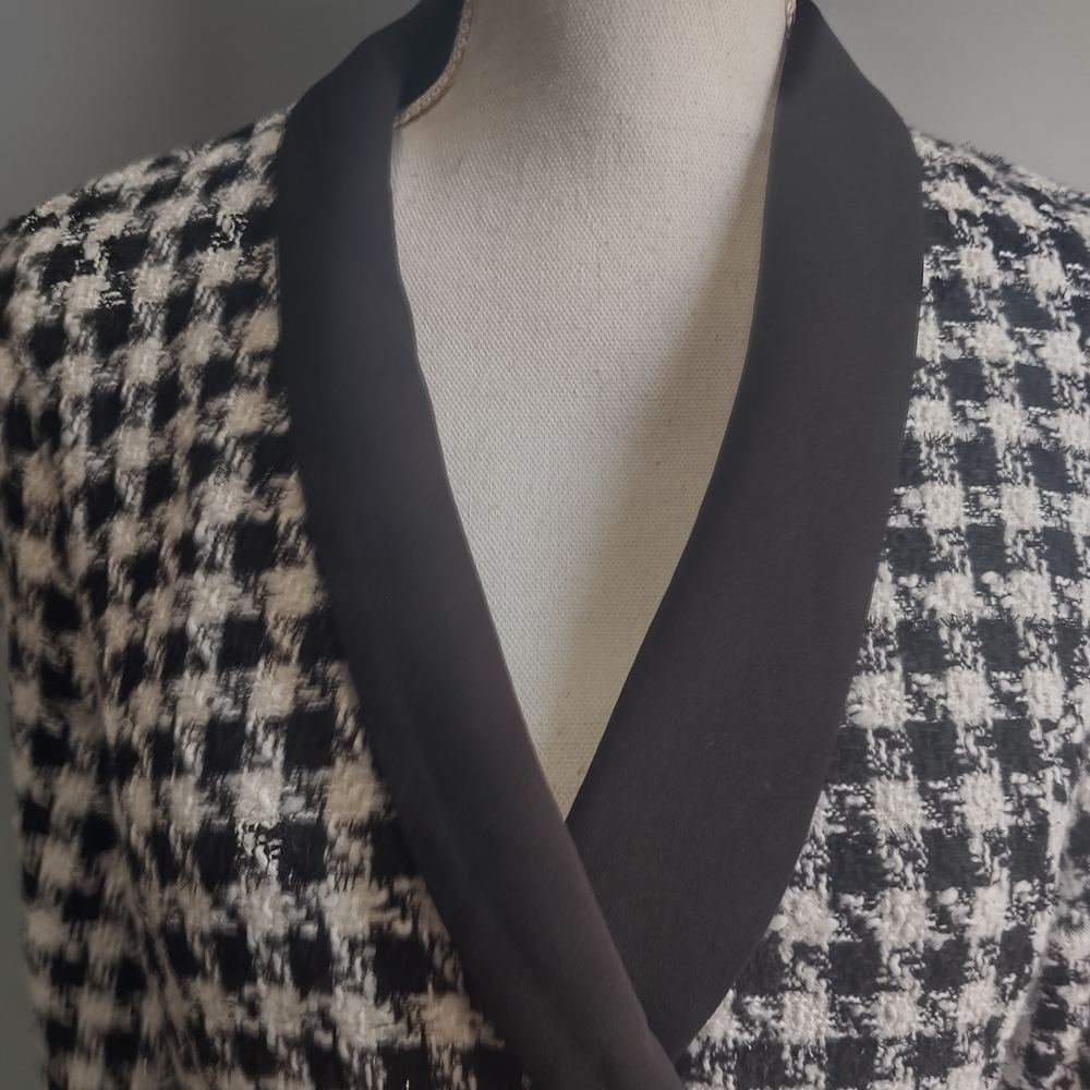 SHEIN houndstooth long blazer - image 3